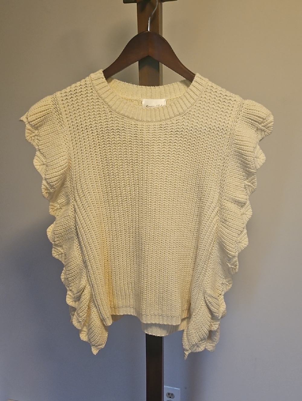 Linen And Dot Womens Cream Ruffle Sleeve Knit Sweater Vest M